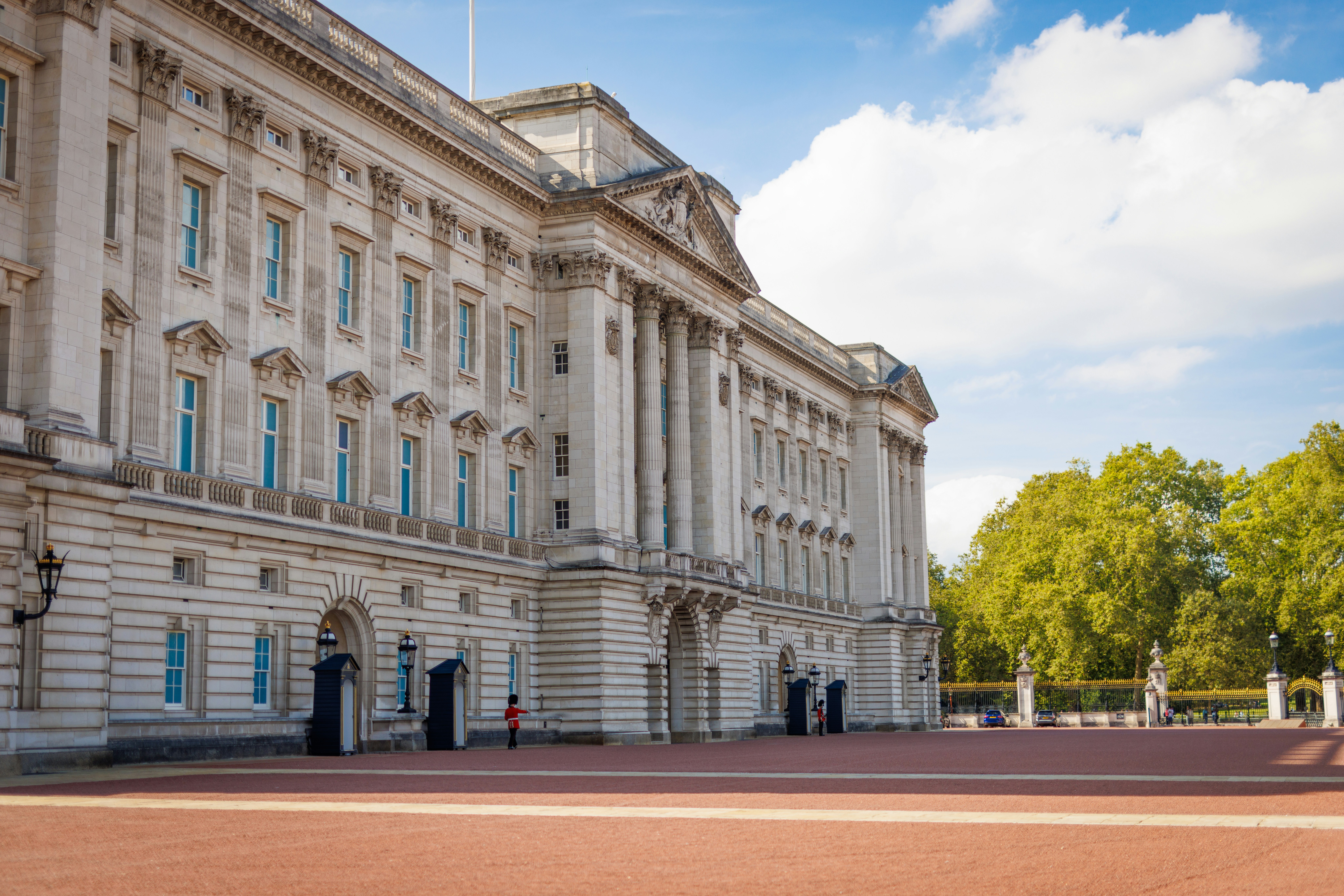 Continentbus_London-Klassenfahrt_Buckingham-Palace Disneyland und Paris kombiniert mit CONTINENTBUS
